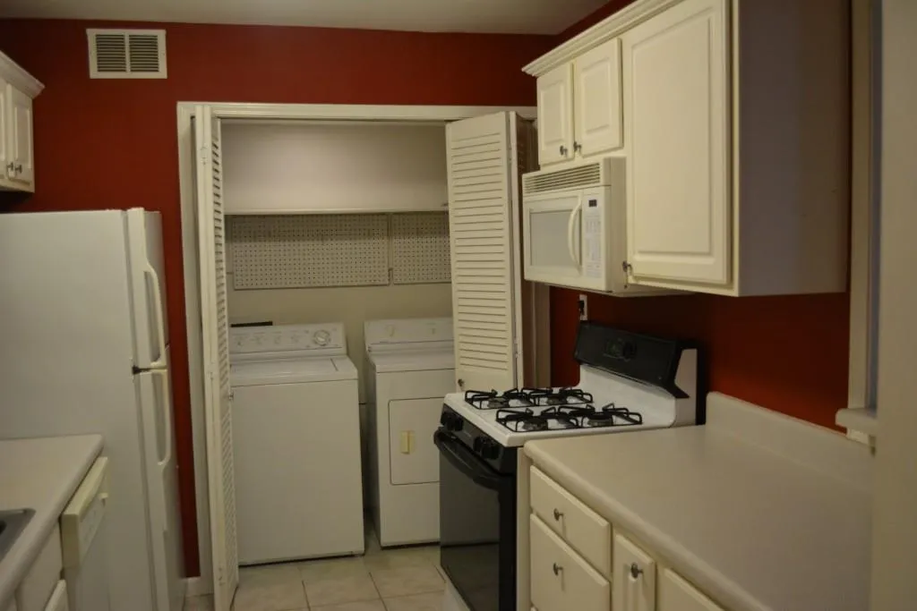 406 Natchez Trace, Sandy Springs, Georgia 30350, 2 Bedrooms Bedrooms, ,2 BathroomsBathrooms,Residential,Sold,406 Natchez Trace,5952761