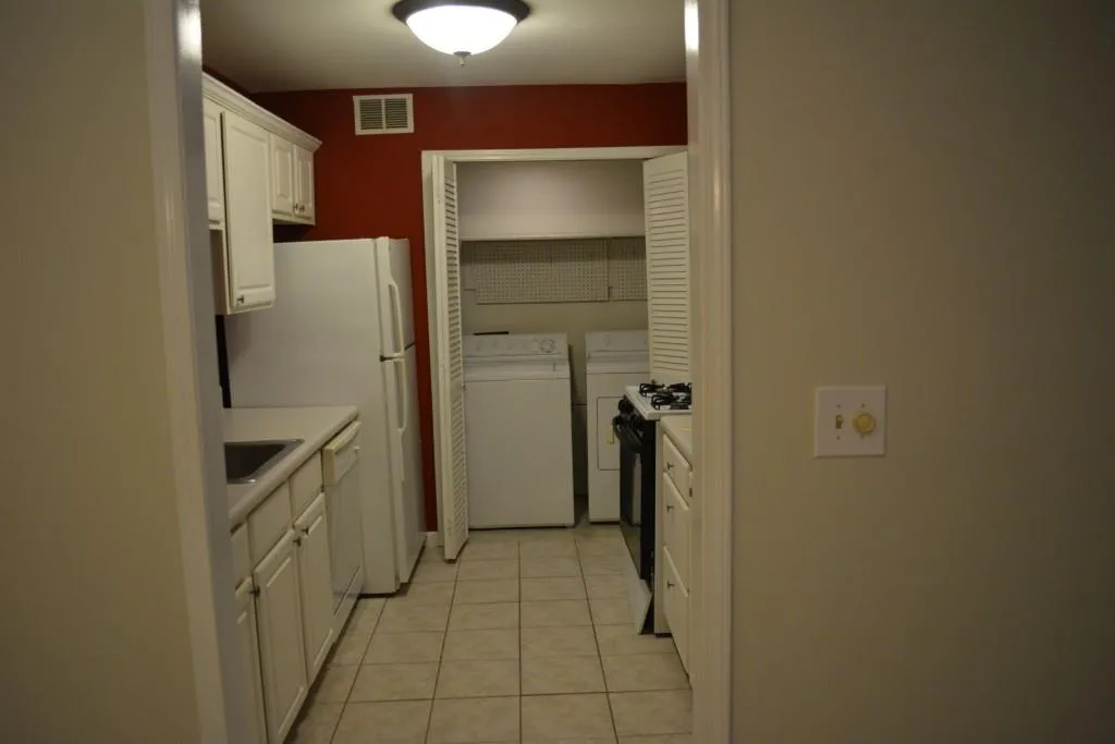 406 Natchez Trace, Sandy Springs, Georgia 30350, 2 Bedrooms Bedrooms, ,2 BathroomsBathrooms,Residential,Sold,406 Natchez Trace,5952761