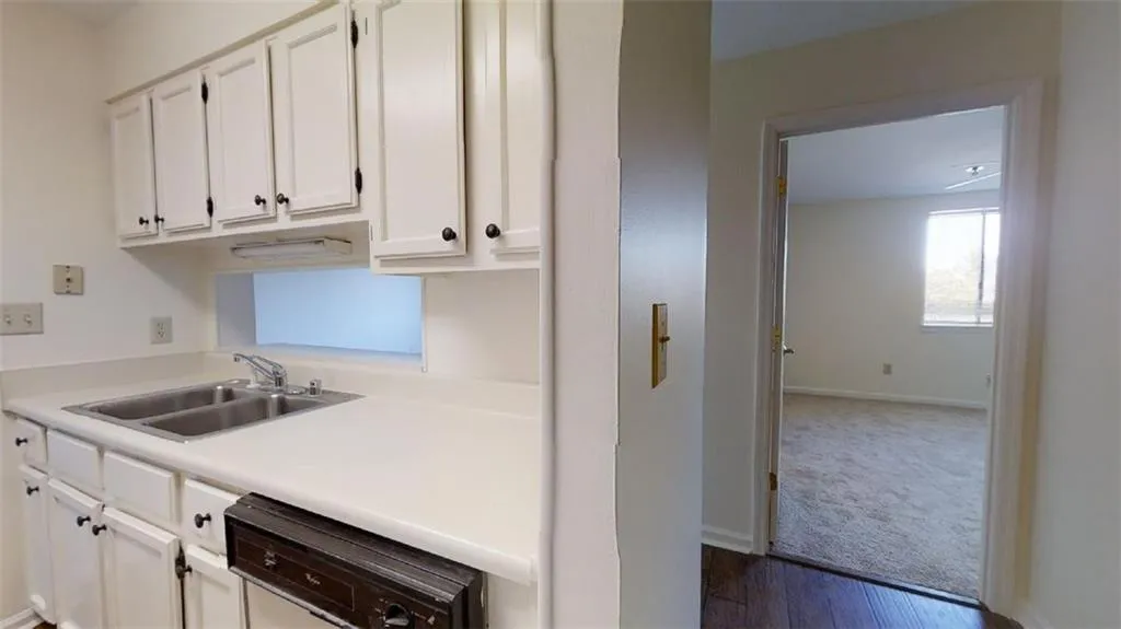 300 Johnson Ferry Road Ne Unit B509, Sandy Springs, Georgia 30328, 1 Bedroom Bedrooms, ,1 BathroomBathrooms,Residential,Sold,300 Johnson Ferry Road Ne Unit B509,7002827