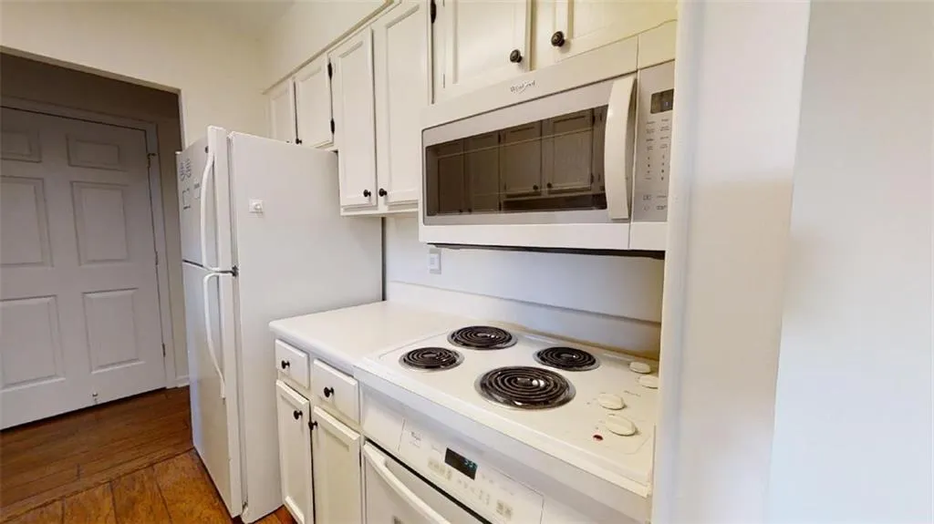 300 Johnson Ferry Road Ne Unit B509, Sandy Springs, Georgia 30328, 1 Bedroom Bedrooms, ,1 BathroomBathrooms,Residential,Sold,300 Johnson Ferry Road Ne Unit B509,7002827
