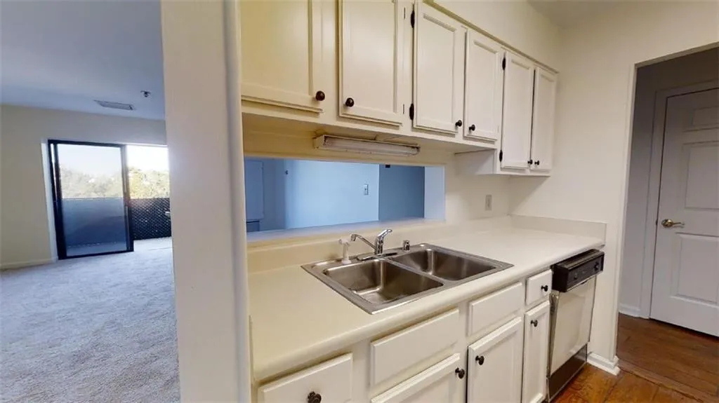 300 Johnson Ferry Road Ne Unit B509, Sandy Springs, Georgia 30328, 1 Bedroom Bedrooms, ,1 BathroomBathrooms,Residential,Sold,300 Johnson Ferry Road Ne Unit B509,7002827