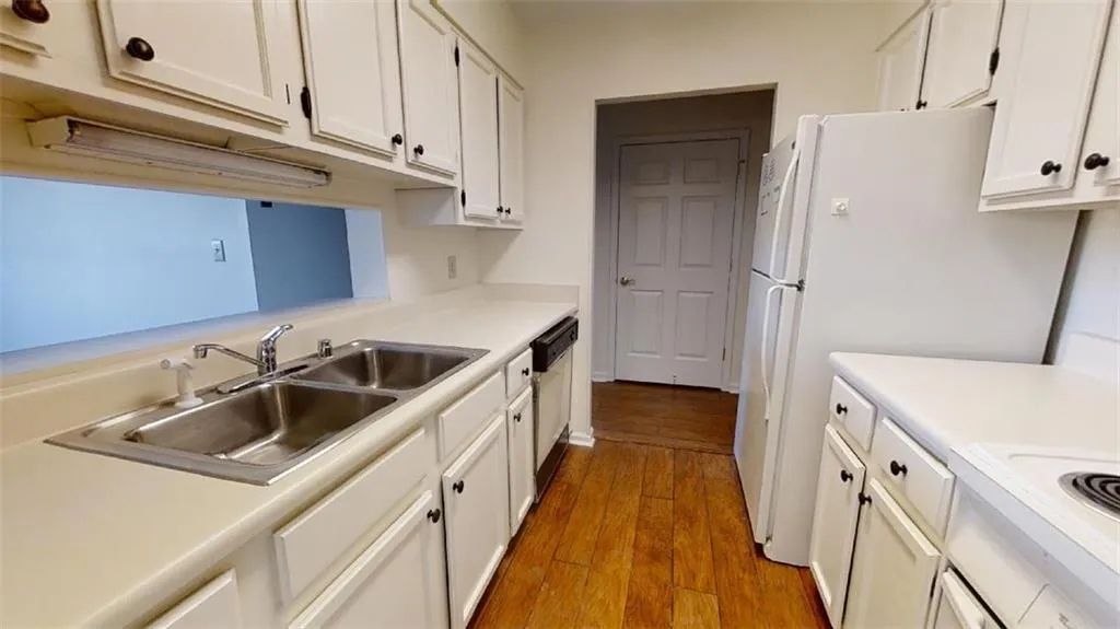 300 Johnson Ferry Road Ne Unit B509, Sandy Springs, Georgia 30328, 1 Bedroom Bedrooms, ,1 BathroomBathrooms,Residential,Sold,300 Johnson Ferry Road Ne Unit B509,7002827