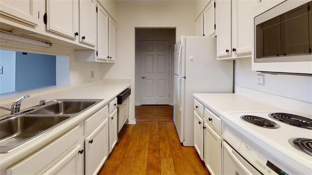 300 Johnson Ferry Road Ne Unit B509, Sandy Springs, Georgia 30328, 1 Bedroom Bedrooms, ,1 BathroomBathrooms,Residential,Sold,300 Johnson Ferry Road Ne Unit B509,7002827
