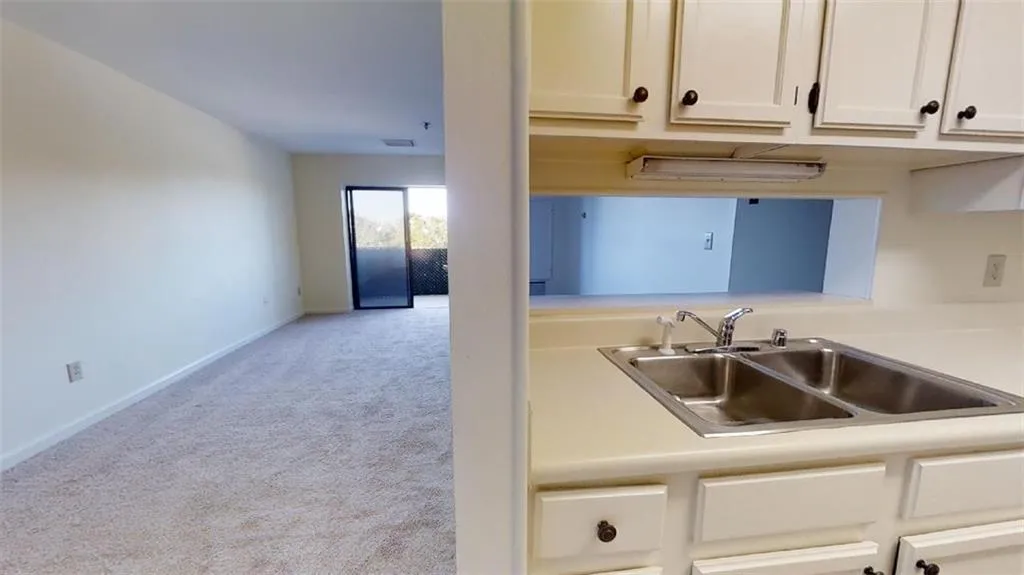 300 Johnson Ferry Road Ne Unit B509, Sandy Springs, Georgia 30328, 1 Bedroom Bedrooms, ,1 BathroomBathrooms,Residential,Sold,300 Johnson Ferry Road Ne Unit B509,7002827
