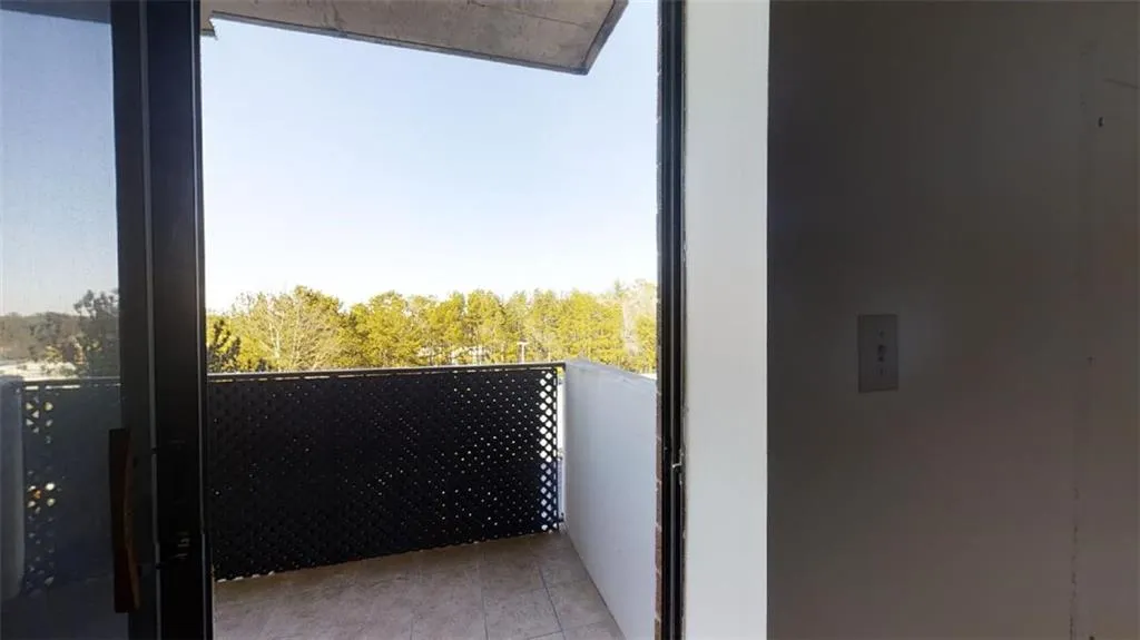 300 Johnson Ferry Road Ne Unit B509, Sandy Springs, Georgia 30328, 1 Bedroom Bedrooms, ,1 BathroomBathrooms,Residential,Sold,300 Johnson Ferry Road Ne Unit B509,7002827