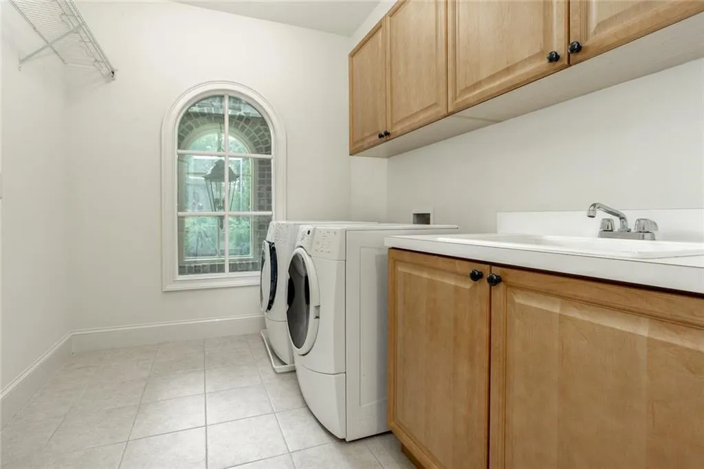 490 Read Lane, Atlanta, Georgia 30328, 6 Bedrooms Bedrooms, ,5 BathroomsBathrooms,Residential,Sold,490 Read Lane,6763203