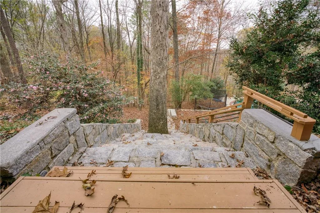 170 Huntcliff Point, Atlanta, Georgia 30350, 7 Bedrooms Bedrooms, ,4 BathroomsBathrooms,Residential,Sold,170 Huntcliff Point,7177585