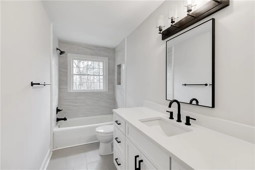 170 Huntcliff Point, Atlanta, Georgia 30350, 7 Bedrooms Bedrooms, ,4 BathroomsBathrooms,Residential,Sold,170 Huntcliff Point,7177585