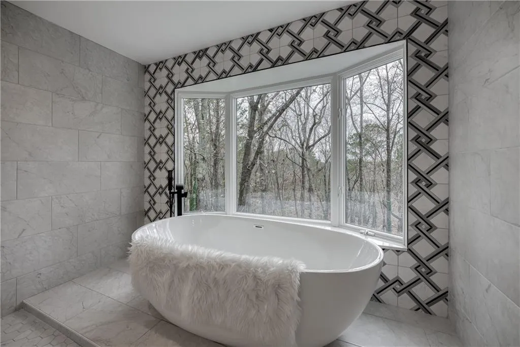 170 Huntcliff Point, Atlanta, Georgia 30350, 7 Bedrooms Bedrooms, ,4 BathroomsBathrooms,Residential,Sold,170 Huntcliff Point,7177585