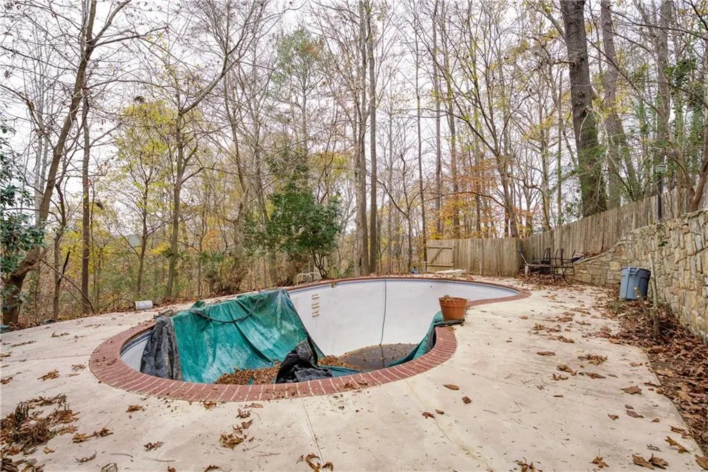 170 Huntcliff Point, Atlanta, Georgia 30350, 7 Bedrooms Bedrooms, ,4 BathroomsBathrooms,Residential,Sold,170 Huntcliff Point,7177585