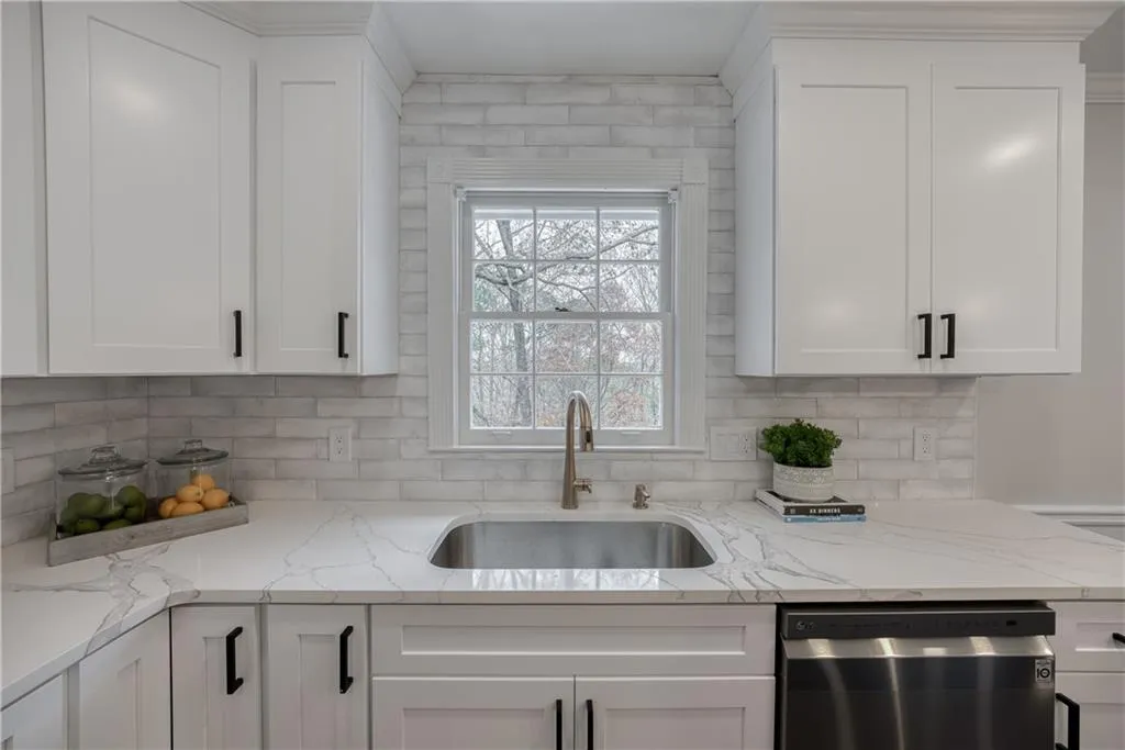 170 Huntcliff Point, Atlanta, Georgia 30350, 7 Bedrooms Bedrooms, ,4 BathroomsBathrooms,Residential,Sold,170 Huntcliff Point,7177585