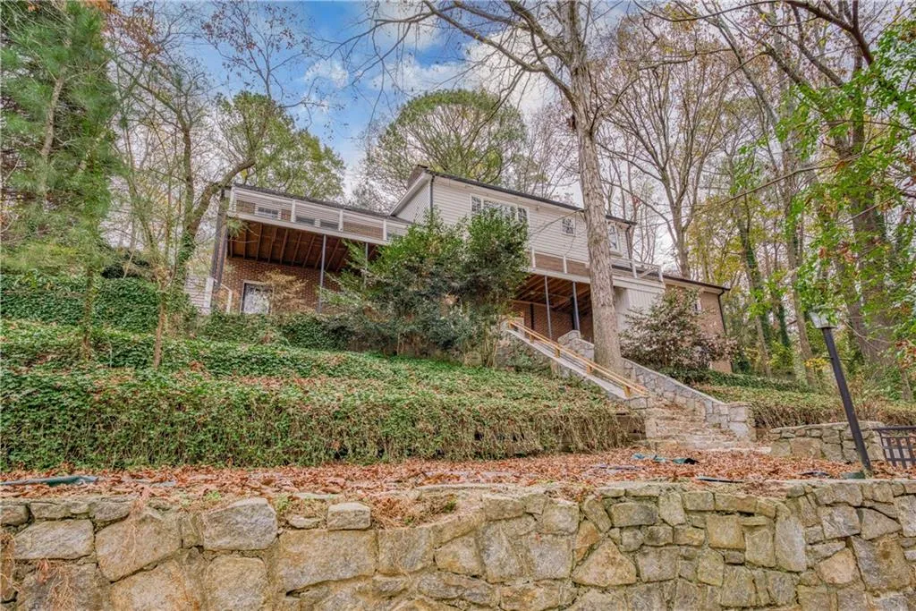 170 Huntcliff Point, Atlanta, Georgia 30350, 7 Bedrooms Bedrooms, ,4 BathroomsBathrooms,Residential,Sold,170 Huntcliff Point,7177585