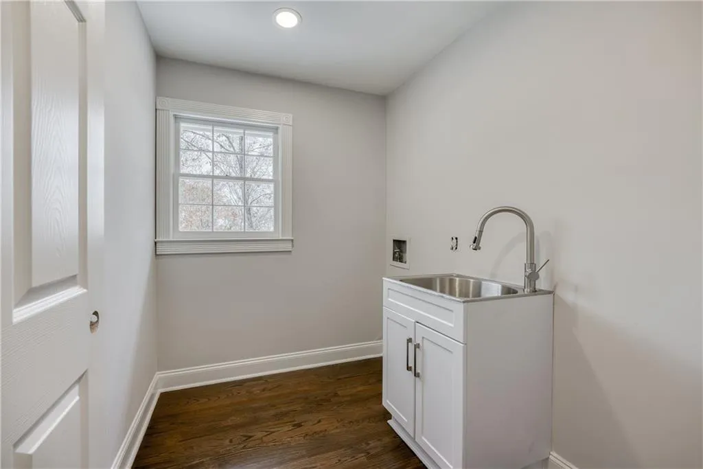 170 Huntcliff Point, Atlanta, Georgia 30350, 7 Bedrooms Bedrooms, ,4 BathroomsBathrooms,Residential,Sold,170 Huntcliff Point,7177585