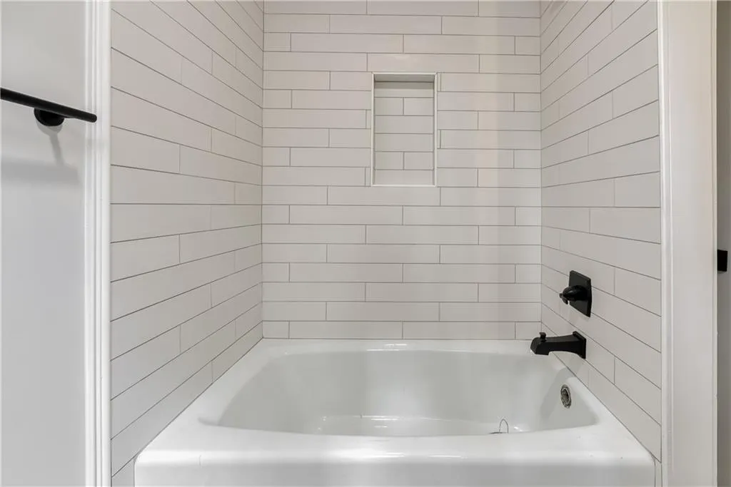 170 Huntcliff Point, Atlanta, Georgia 30350, 7 Bedrooms Bedrooms, ,4 BathroomsBathrooms,Residential,Sold,170 Huntcliff Point,7177585