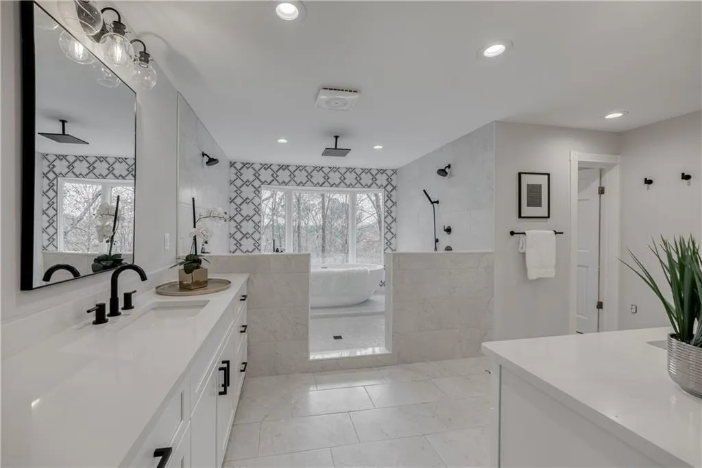 170 Huntcliff Point, Atlanta, Georgia 30350, 7 Bedrooms Bedrooms, ,4 BathroomsBathrooms,Residential,Sold,170 Huntcliff Point,7177585