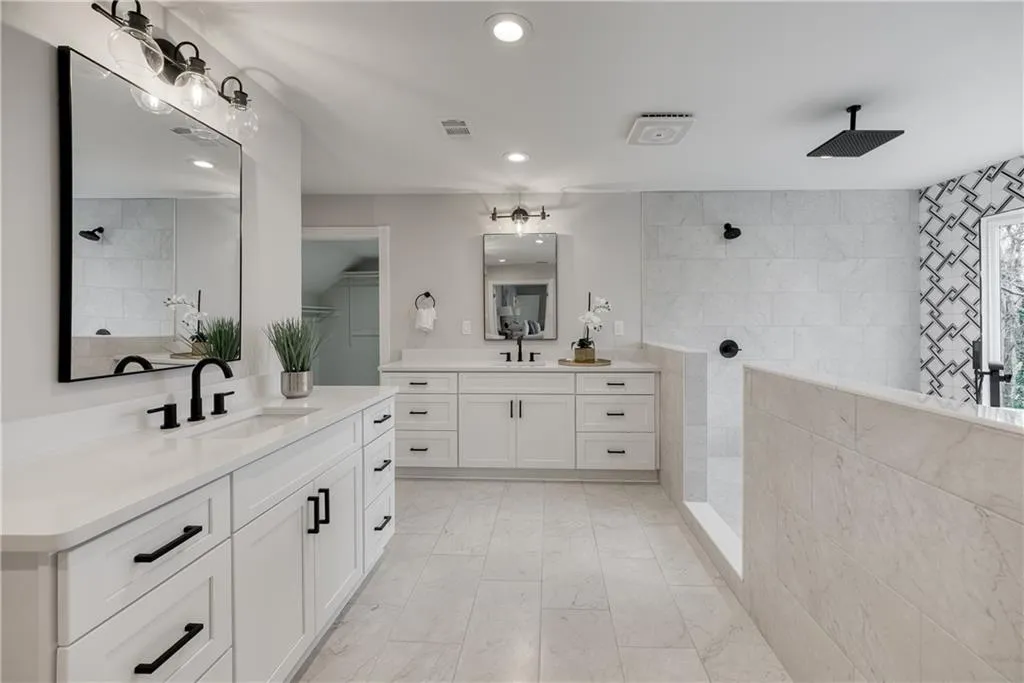 170 Huntcliff Point, Atlanta, Georgia 30350, 7 Bedrooms Bedrooms, ,4 BathroomsBathrooms,Residential,Sold,170 Huntcliff Point,7177585