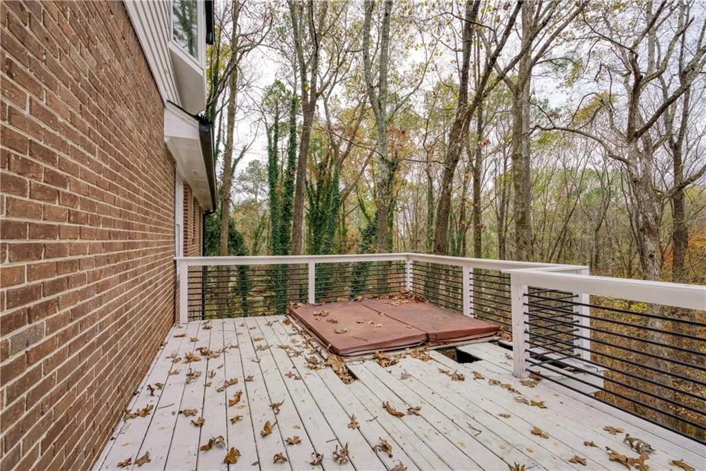 170 Huntcliff Point, Atlanta, Georgia 30350, 7 Bedrooms Bedrooms, ,4 BathroomsBathrooms,Residential,Sold,170 Huntcliff Point,7177585