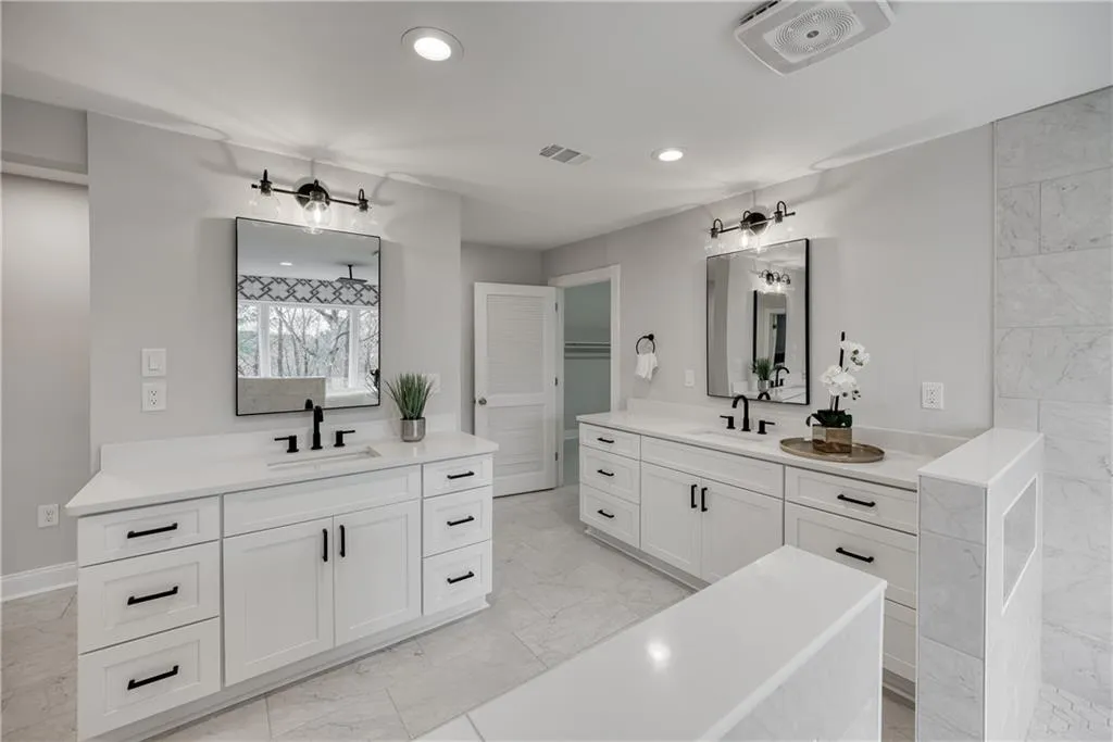 170 Huntcliff Point, Atlanta, Georgia 30350, 7 Bedrooms Bedrooms, ,4 BathroomsBathrooms,Residential,Sold,170 Huntcliff Point,7177585