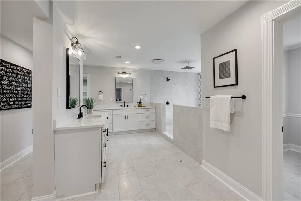 170 Huntcliff Point, Atlanta, Georgia 30350, 7 Bedrooms Bedrooms, ,4 BathroomsBathrooms,Residential,Sold,170 Huntcliff Point,7177585