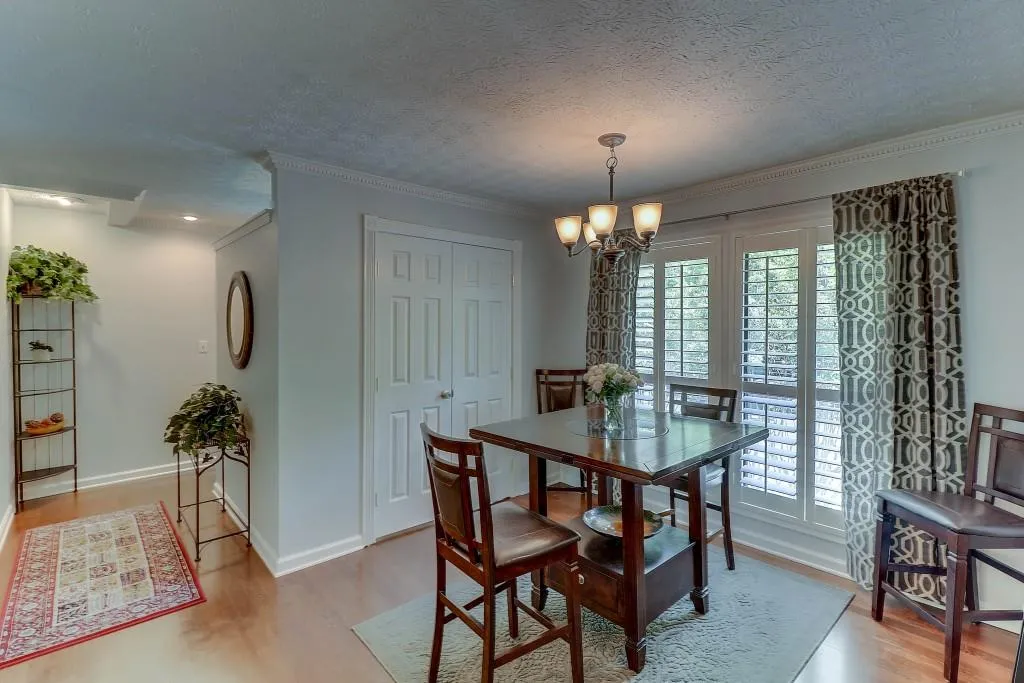 1702 Woodcliff Drive Unit 1702, Sandy Springs, Georgia 30350, 2 Bedrooms Bedrooms, ,2 BathroomsBathrooms,Residential,Sold,1702 Woodcliff Drive Unit 1702,5759850