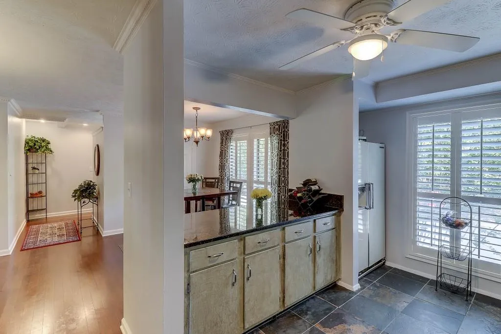 1702 Woodcliff Drive Unit 1702, Sandy Springs, Georgia 30350, 2 Bedrooms Bedrooms, ,2 BathroomsBathrooms,Residential,Sold,1702 Woodcliff Drive Unit 1702,5759850