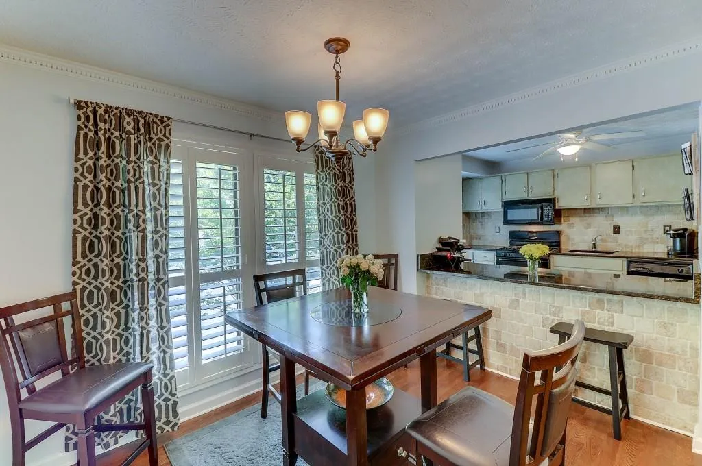 1702 Woodcliff Drive Unit 1702, Sandy Springs, Georgia 30350, 2 Bedrooms Bedrooms, ,2 BathroomsBathrooms,Residential,Sold,1702 Woodcliff Drive Unit 1702,5759850