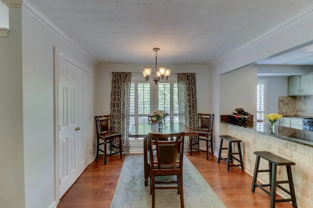 1702 Woodcliff Drive Unit 1702, Sandy Springs, Georgia 30350, 2 Bedrooms Bedrooms, ,2 BathroomsBathrooms,Residential,Sold,1702 Woodcliff Drive Unit 1702,5759850