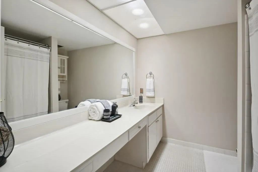 6851 Roswell Road Unit E10, Sandy Springs, Georgia 30328, 2 Bedrooms Bedrooms, ,2 BathroomsBathrooms,Residential,Sold,6851 Roswell Road Unit E10,7174229