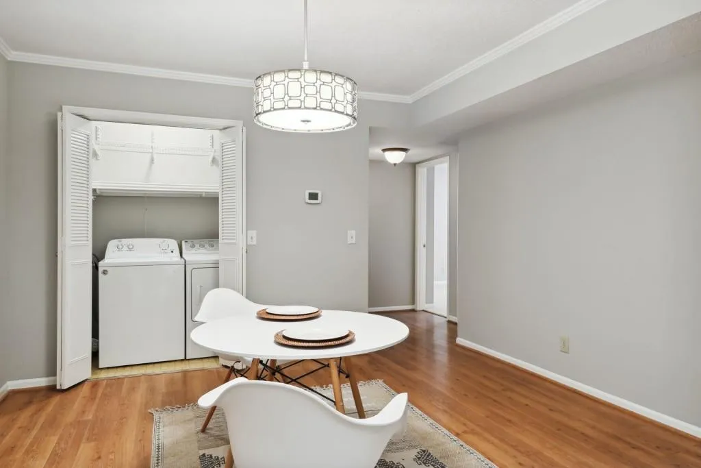 6851 Roswell Road Unit E10, Sandy Springs, Georgia 30328, 2 Bedrooms Bedrooms, ,2 BathroomsBathrooms,Residential,Sold,6851 Roswell Road Unit E10,7174229