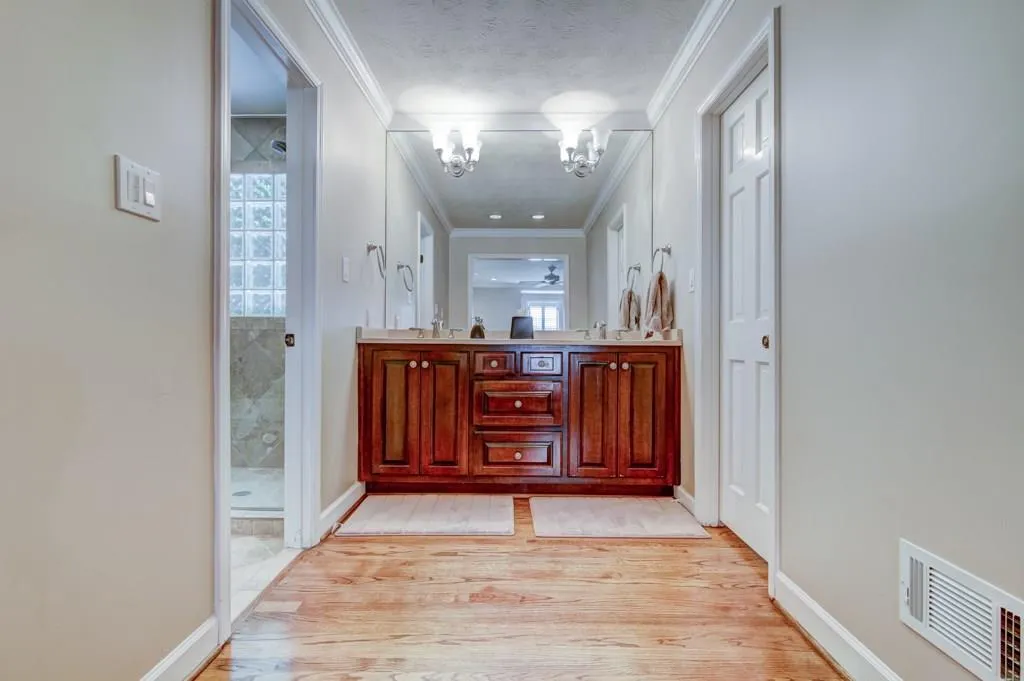 560 Bridgewater Drive, Sandy Springs, Georgia 30328, 4 Bedrooms Bedrooms, ,3 BathroomsBathrooms,Residential,Sold,560 Bridgewater Drive,6031474