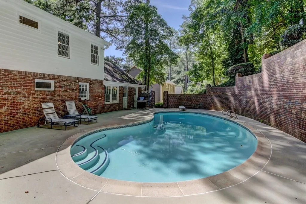560 Bridgewater Drive, Sandy Springs, Georgia 30328, 4 Bedrooms Bedrooms, ,3 BathroomsBathrooms,Residential,Sold,560 Bridgewater Drive,6031474