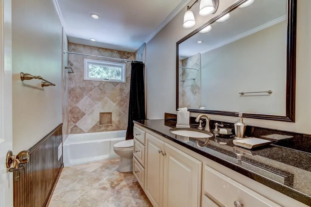 560 Bridgewater Drive, Sandy Springs, Georgia 30328, 4 Bedrooms Bedrooms, ,3 BathroomsBathrooms,Residential,Sold,560 Bridgewater Drive,6031474