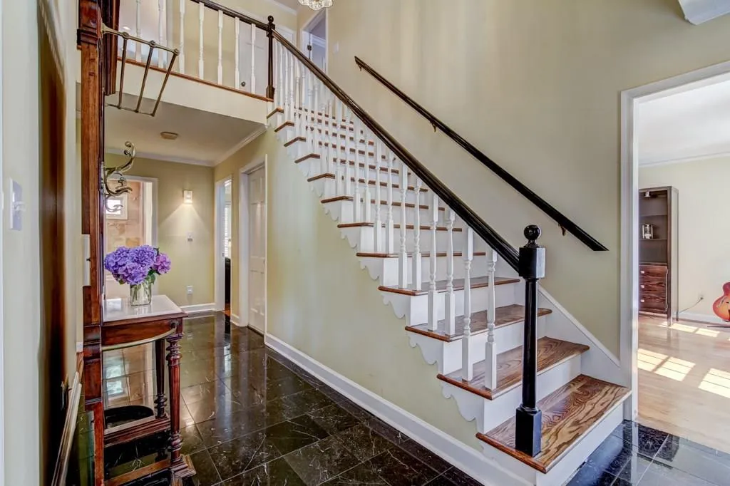 560 Bridgewater Drive, Sandy Springs, Georgia 30328, 4 Bedrooms Bedrooms, ,3 BathroomsBathrooms,Residential,Sold,560 Bridgewater Drive,6031474