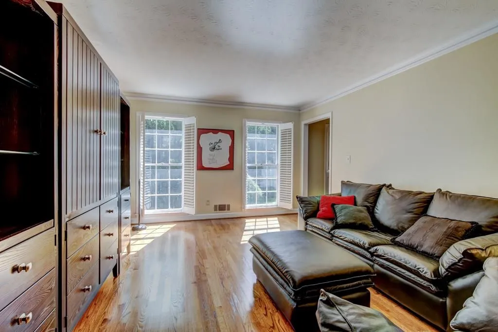 560 Bridgewater Drive, Sandy Springs, Georgia 30328, 4 Bedrooms Bedrooms, ,3 BathroomsBathrooms,Residential,Sold,560 Bridgewater Drive,6031474