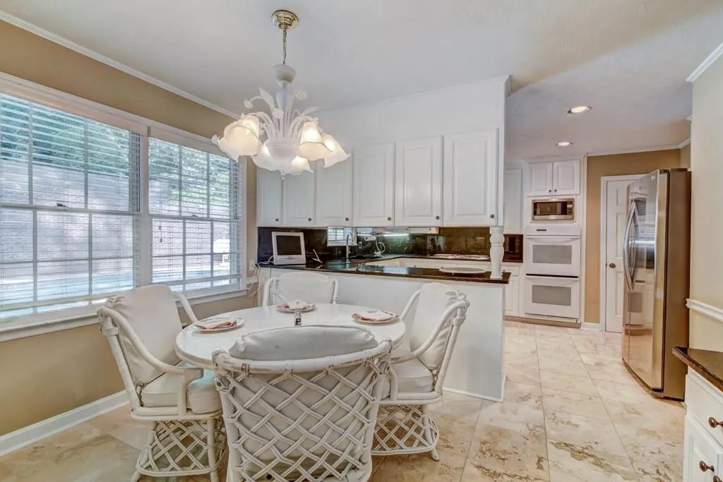 560 Bridgewater Drive, Sandy Springs, Georgia 30328, 4 Bedrooms Bedrooms, ,3 BathroomsBathrooms,Residential,Sold,560 Bridgewater Drive,6031474