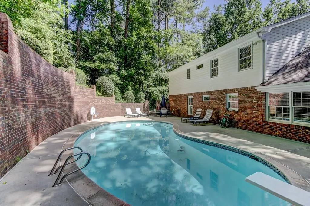 560 Bridgewater Drive, Sandy Springs, Georgia 30328, 4 Bedrooms Bedrooms, ,3 BathroomsBathrooms,Residential,Sold,560 Bridgewater Drive,6031474