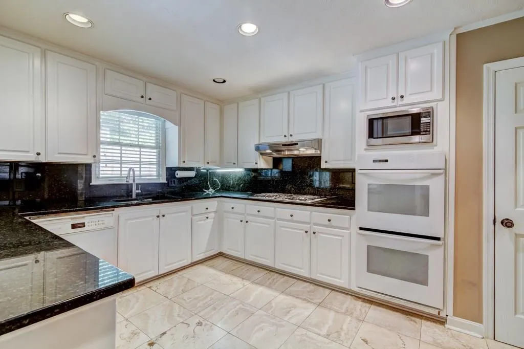 560 Bridgewater Drive, Sandy Springs, Georgia 30328, 4 Bedrooms Bedrooms, ,3 BathroomsBathrooms,Residential,Sold,560 Bridgewater Drive,6031474