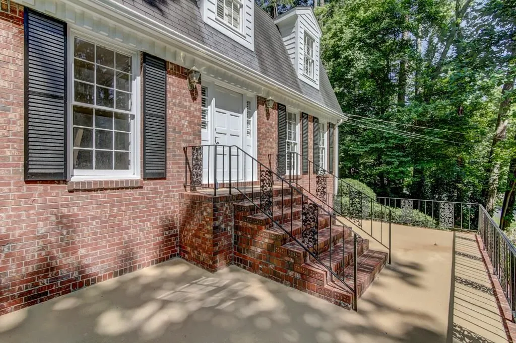 560 Bridgewater Drive, Sandy Springs, Georgia 30328, 4 Bedrooms Bedrooms, ,3 BathroomsBathrooms,Residential,Sold,560 Bridgewater Drive,6031474