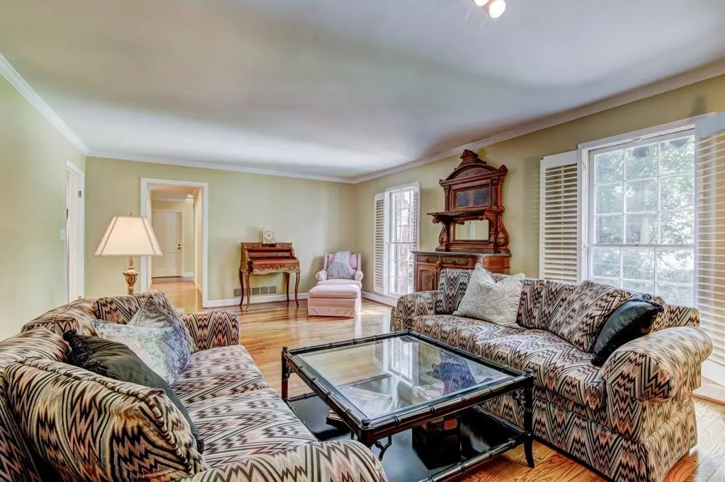 560 Bridgewater Drive, Sandy Springs, Georgia 30328, 4 Bedrooms Bedrooms, ,3 BathroomsBathrooms,Residential,Sold,560 Bridgewater Drive,6031474