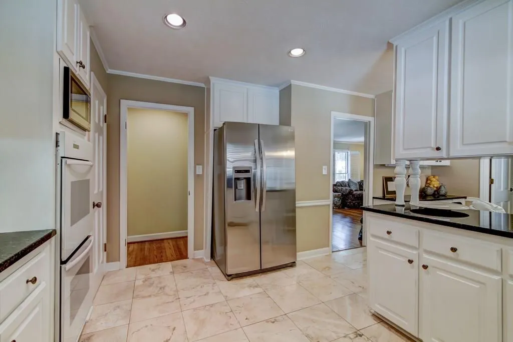 560 Bridgewater Drive, Sandy Springs, Georgia 30328, 4 Bedrooms Bedrooms, ,3 BathroomsBathrooms,Residential,Sold,560 Bridgewater Drive,6031474