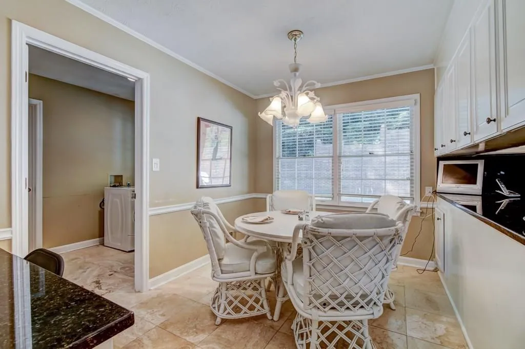 560 Bridgewater Drive, Sandy Springs, Georgia 30328, 4 Bedrooms Bedrooms, ,3 BathroomsBathrooms,Residential,Sold,560 Bridgewater Drive,6031474