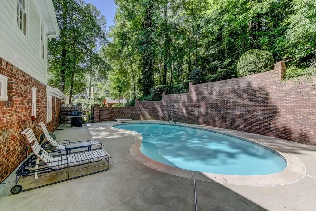 560 Bridgewater Drive, Sandy Springs, Georgia 30328, 4 Bedrooms Bedrooms, ,3 BathroomsBathrooms,Residential,Sold,560 Bridgewater Drive,6031474