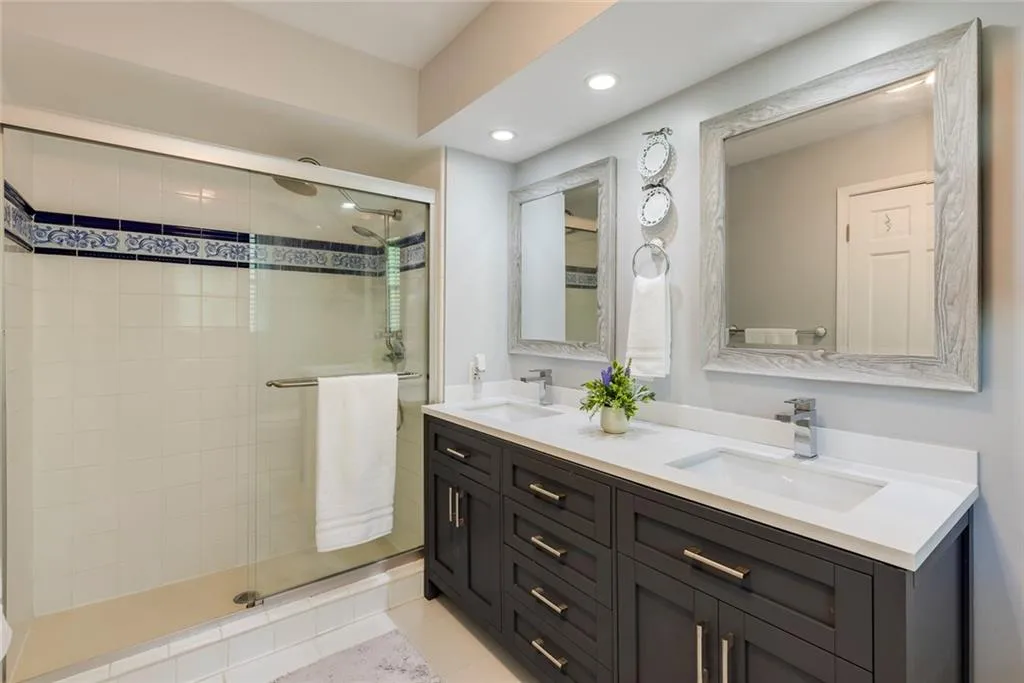 300 Hunters Glen Court Court, Sandy Springs, Georgia 30328, 6 Bedrooms Bedrooms, ,4 BathroomsBathrooms,Residential,Sold,300 Hunters Glen Court Court,7372889