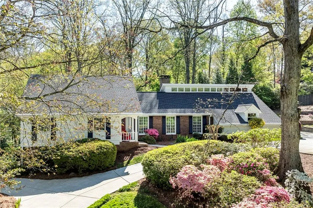 4 Sides Brick Home in Pristine Condition