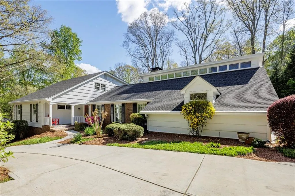 300 Hunters Glen Court Court, Sandy Springs, Georgia 30328, 6 Bedrooms Bedrooms, ,4 BathroomsBathrooms,Residential,Sold,300 Hunters Glen Court Court,7372889