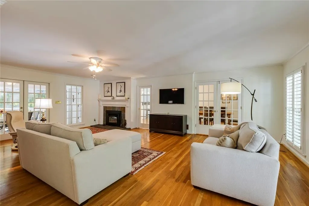 300 Hunters Glen Court Court, Sandy Springs, Georgia 30328, 6 Bedrooms Bedrooms, ,4 BathroomsBathrooms,Residential,Sold,300 Hunters Glen Court Court,7372889