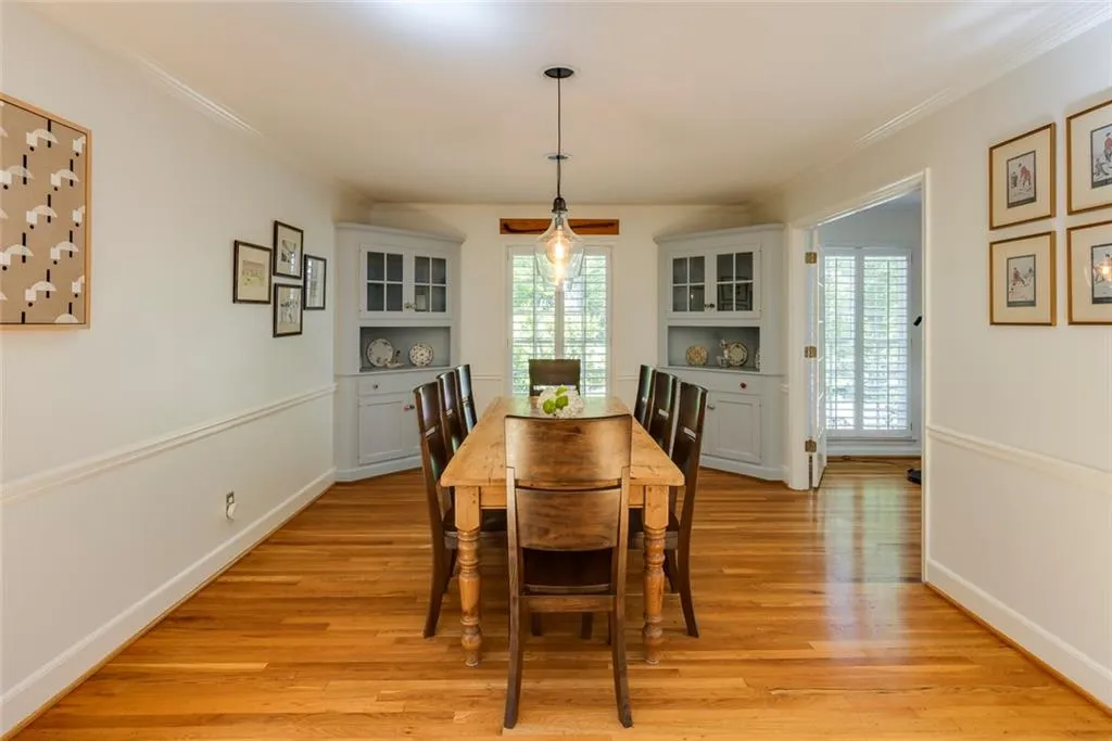 300 Hunters Glen Court Court, Sandy Springs, Georgia 30328, 6 Bedrooms Bedrooms, ,4 BathroomsBathrooms,Residential,Sold,300 Hunters Glen Court Court,7372889