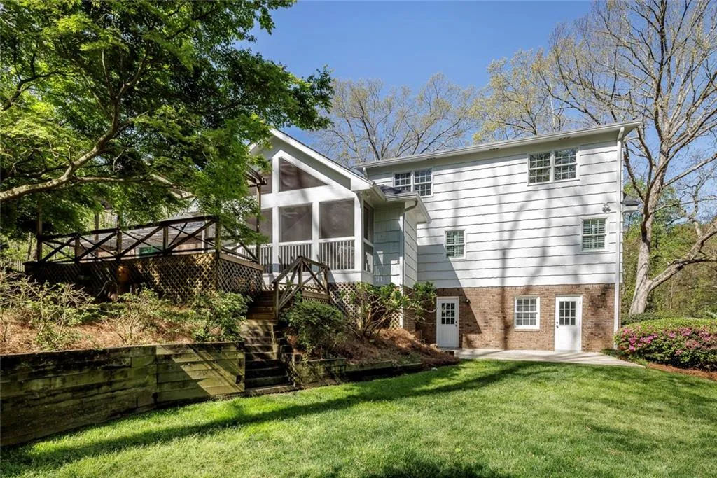 300 Hunters Glen Court Court, Sandy Springs, Georgia 30328, 6 Bedrooms Bedrooms, ,4 BathroomsBathrooms,Residential,Sold,300 Hunters Glen Court Court,7372889