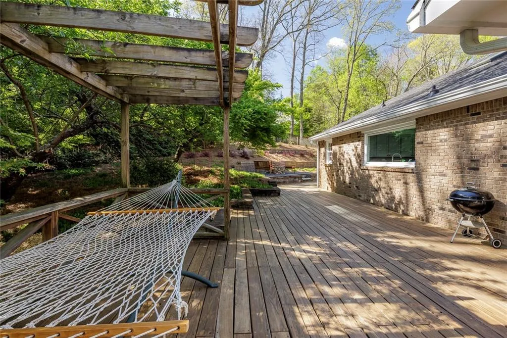 Deck with Arbor Offers Total Privacy