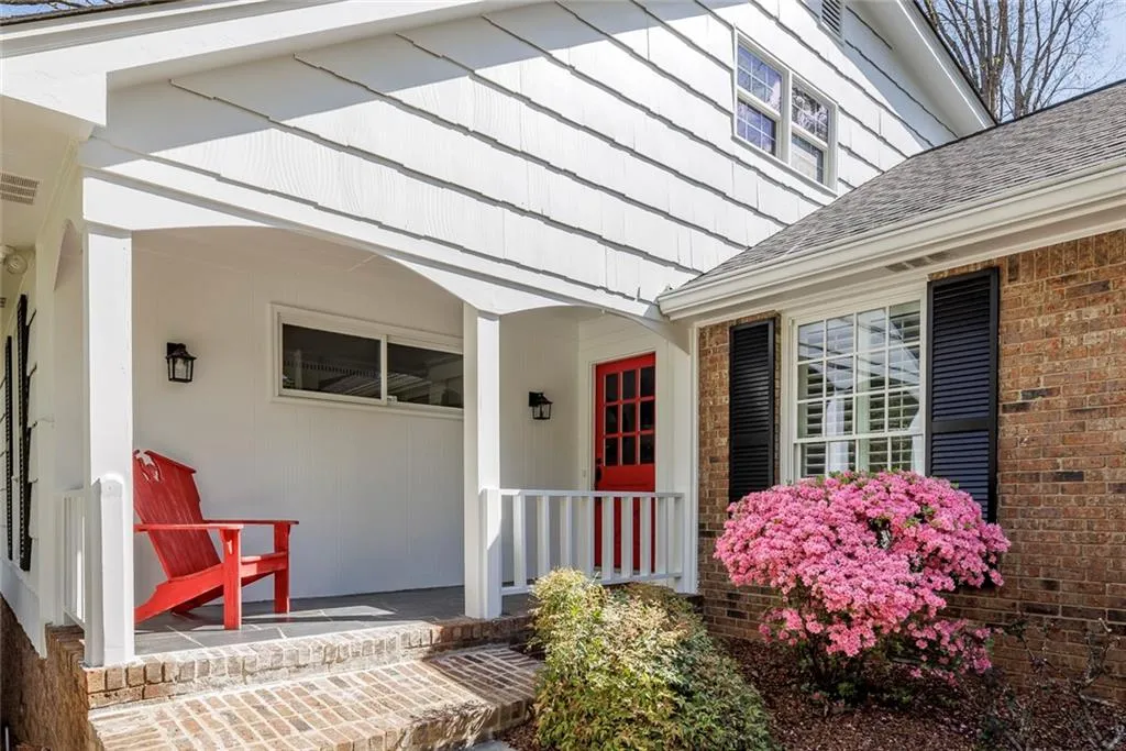 300 Hunters Glen Court Court, Sandy Springs, Georgia 30328, 6 Bedrooms Bedrooms, ,4 BathroomsBathrooms,Residential,Sold,300 Hunters Glen Court Court,7372889